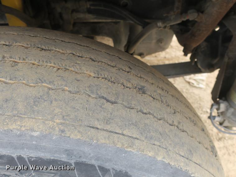 image for item DB8789 2001 Freightliner FLD semi truck