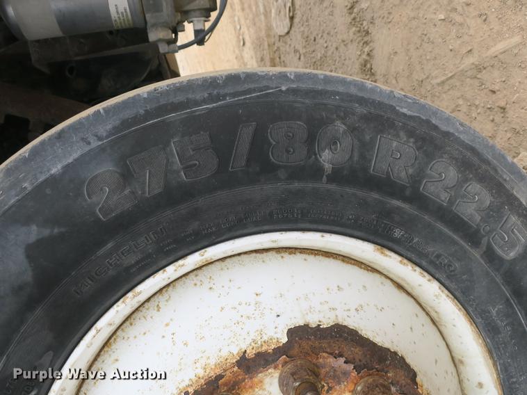 image for item DB8789 2001 Freightliner FLD semi truck