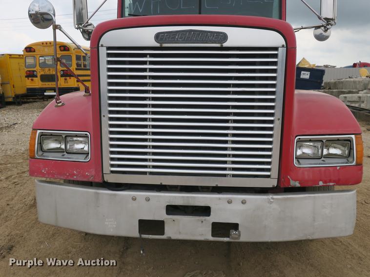 image for item DB8789 2001 Freightliner FLD semi truck