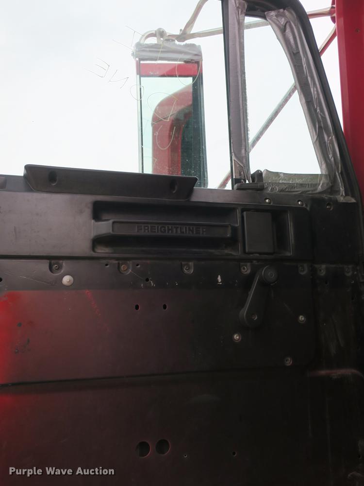 image for item DB8789 2001 Freightliner FLD semi truck