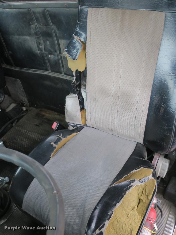 image for item DB8789 2001 Freightliner FLD semi truck