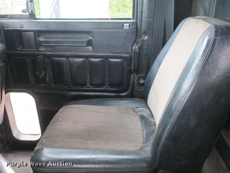 image for item DB8789 2001 Freightliner FLD semi truck