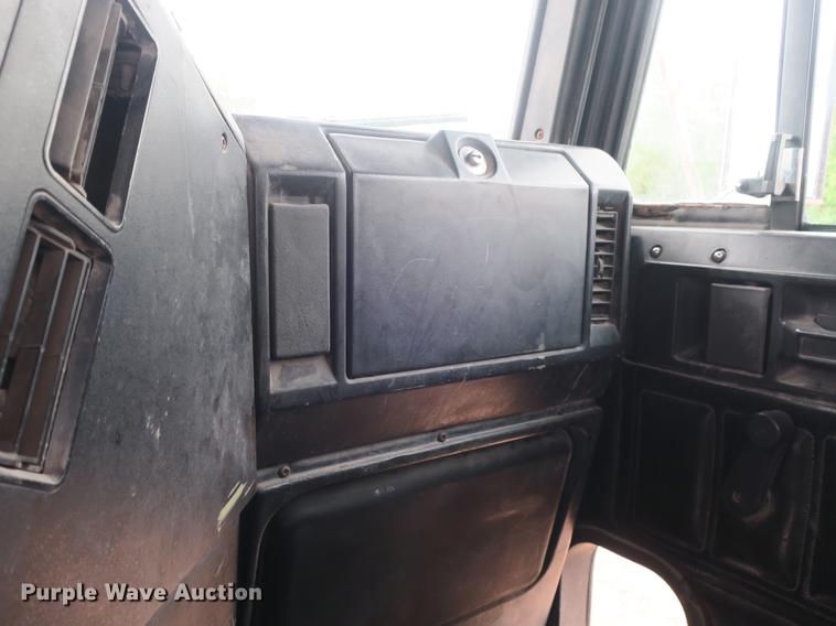 image for item DB8789 2001 Freightliner FLD semi truck