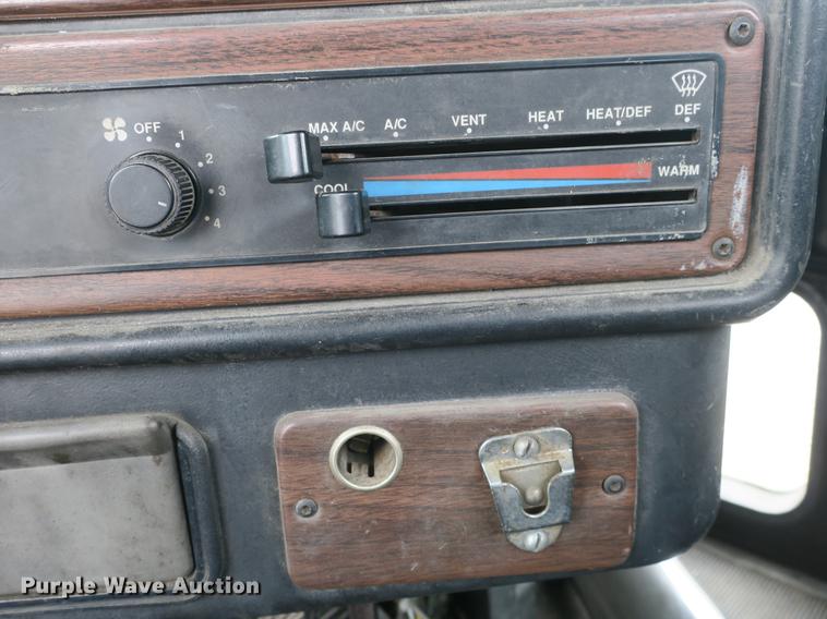 image for item DB8789 2001 Freightliner FLD semi truck