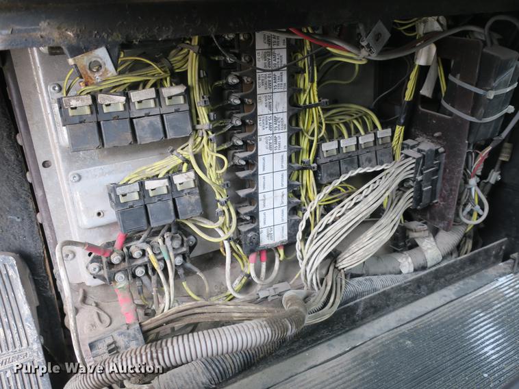 image for item DB8789 2001 Freightliner FLD semi truck