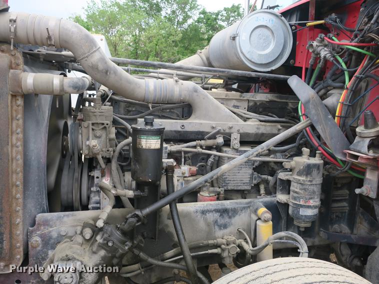 image for item DB8789 2001 Freightliner FLD semi truck