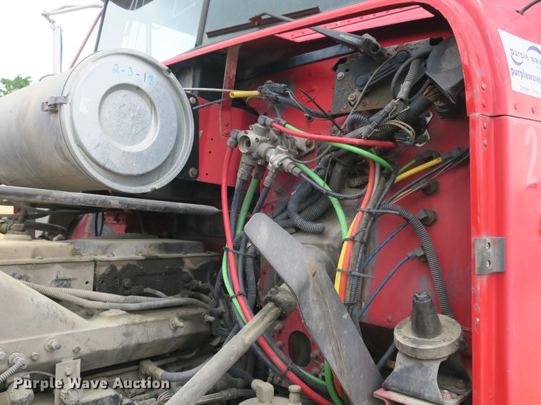 image for item DB8789 2001 Freightliner FLD semi truck