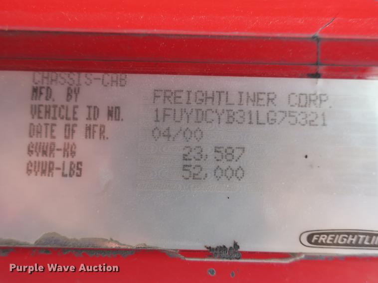 image for item DB8789 2001 Freightliner FLD semi truck