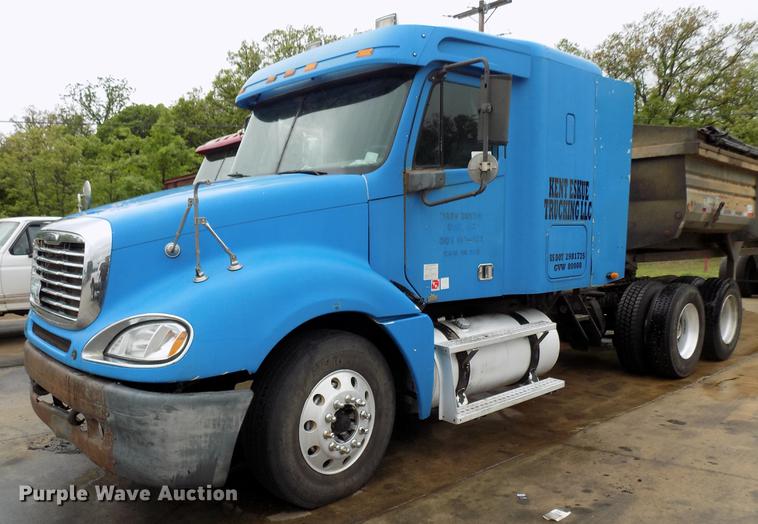 image for item DB9722 2002 Freightliner Columbia semi truck