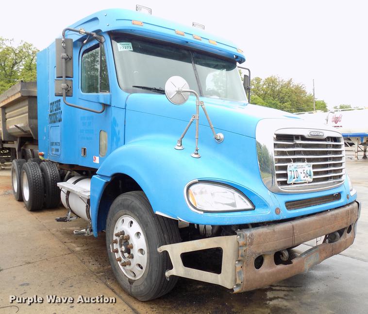 image for item DB9722 2002 Freightliner Columbia semi truck