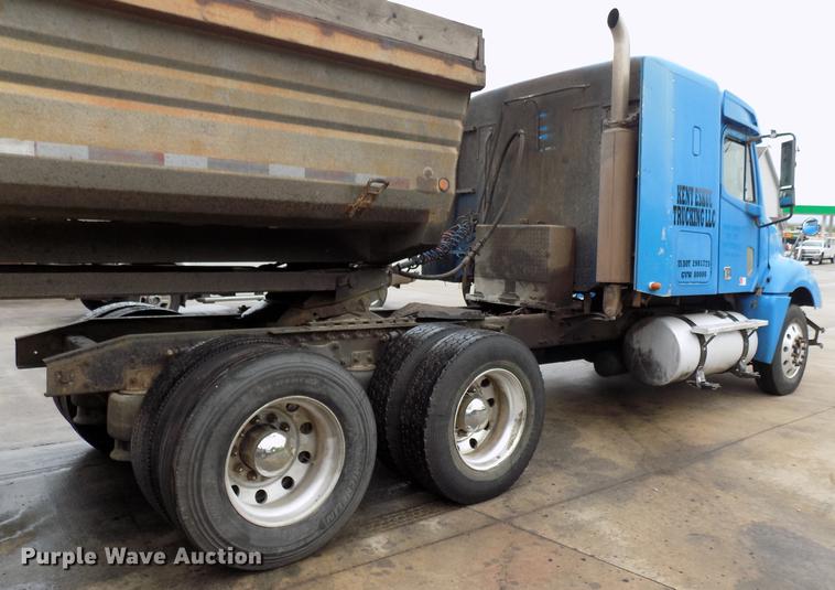 image for item DB9722 2002 Freightliner Columbia semi truck