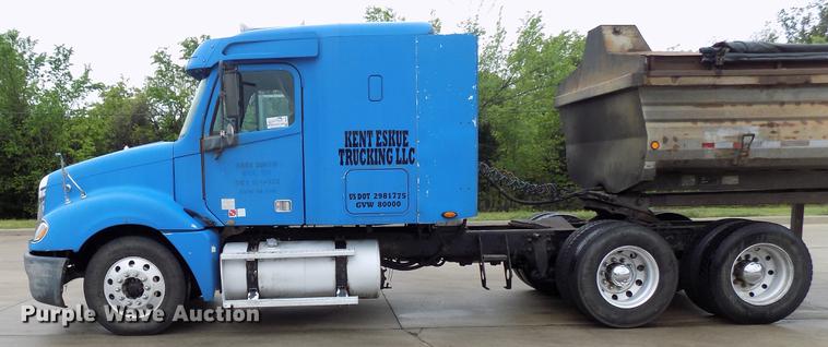 image for item DB9722 2002 Freightliner Columbia semi truck