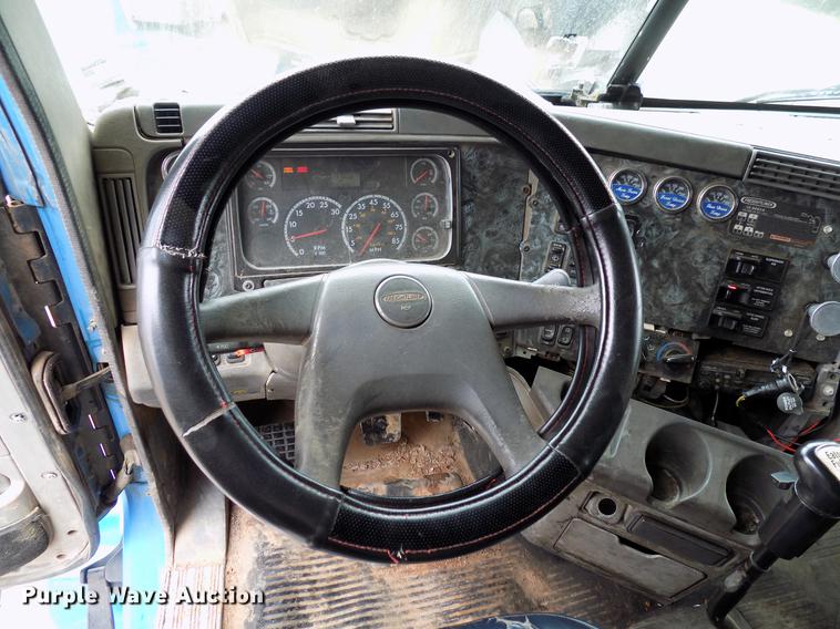 image for item DB9722 2002 Freightliner Columbia semi truck