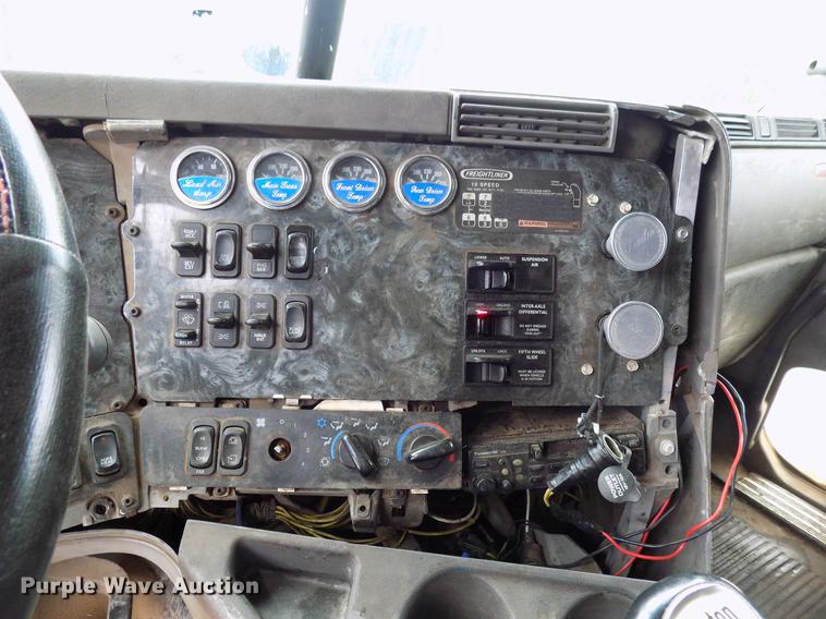 image for item DB9722 2002 Freightliner Columbia semi truck