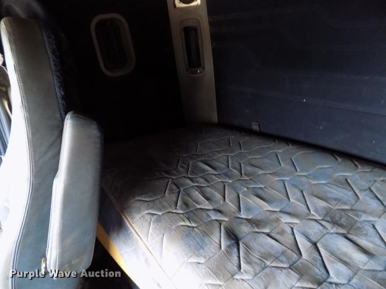 image for item DB9722 2002 Freightliner Columbia semi truck