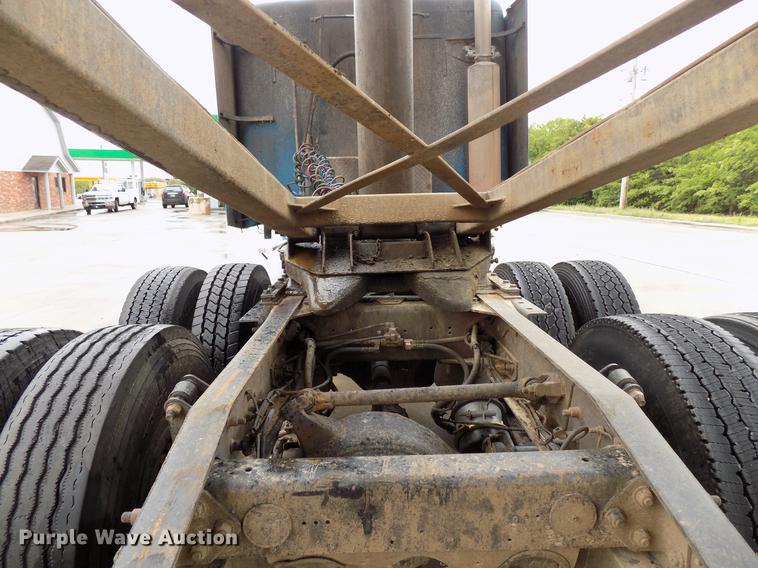 image for item DB9722 2002 Freightliner Columbia semi truck