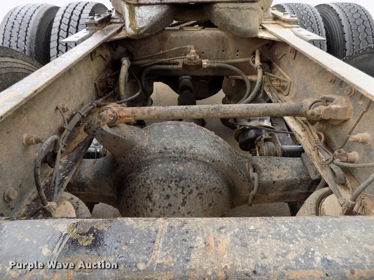 image for item DB9722 2002 Freightliner Columbia semi truck