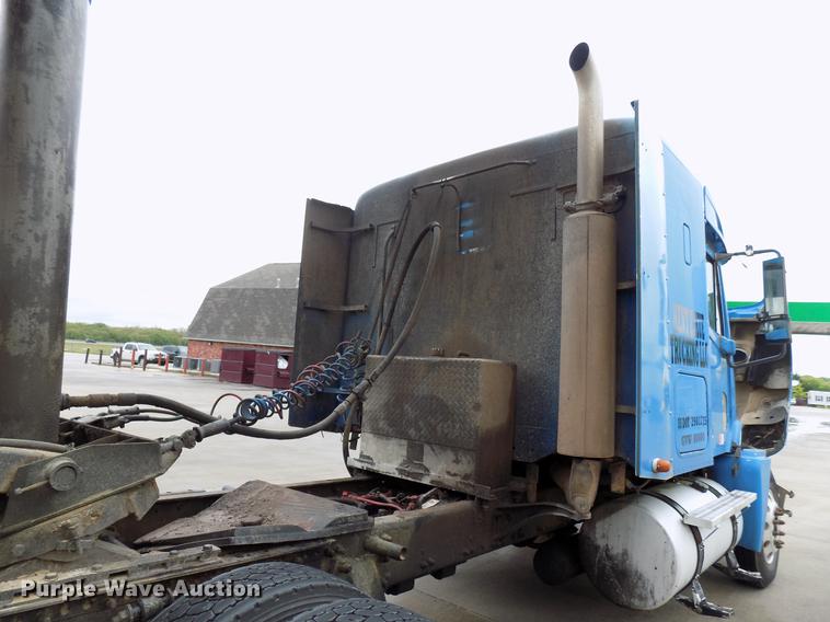 image for item DB9722 2002 Freightliner Columbia semi truck