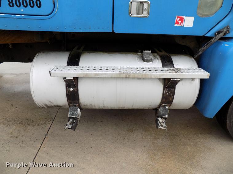 image for item DB9722 2002 Freightliner Columbia semi truck