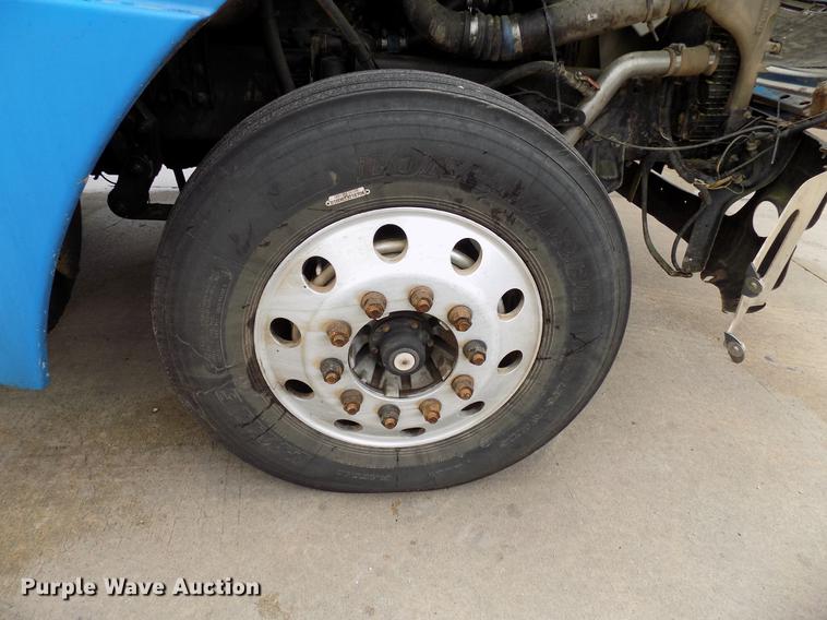 image for item DB9722 2002 Freightliner Columbia semi truck