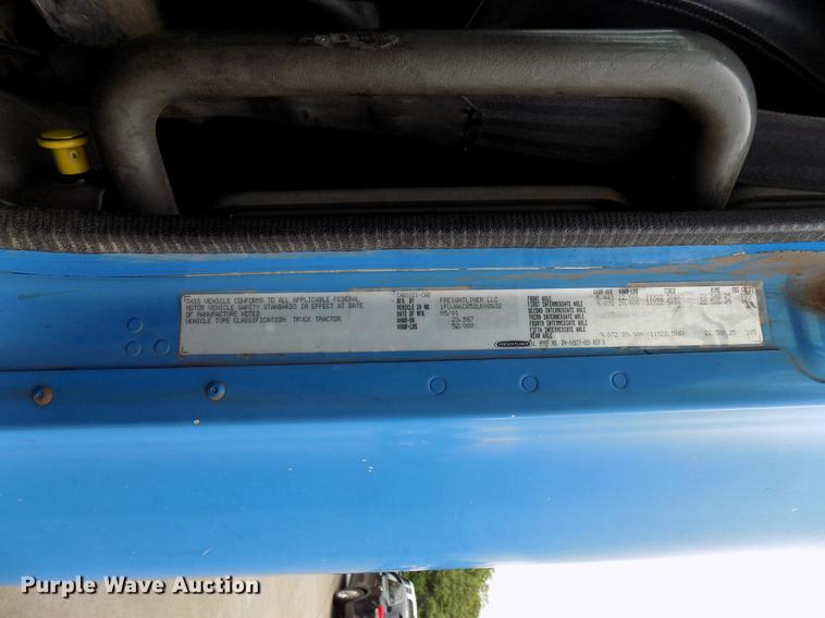 image for item DB9722 2002 Freightliner Columbia semi truck