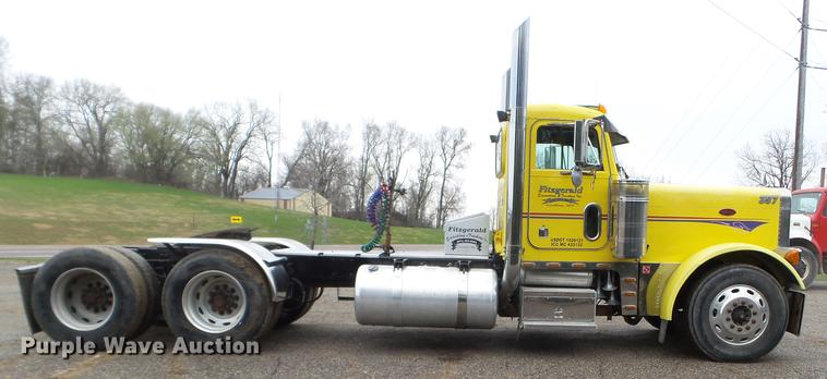image for item DC4629 2005 Peterbilt 379 semi truck