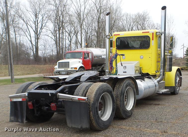 image for item DC4629 2005 Peterbilt 379 semi truck