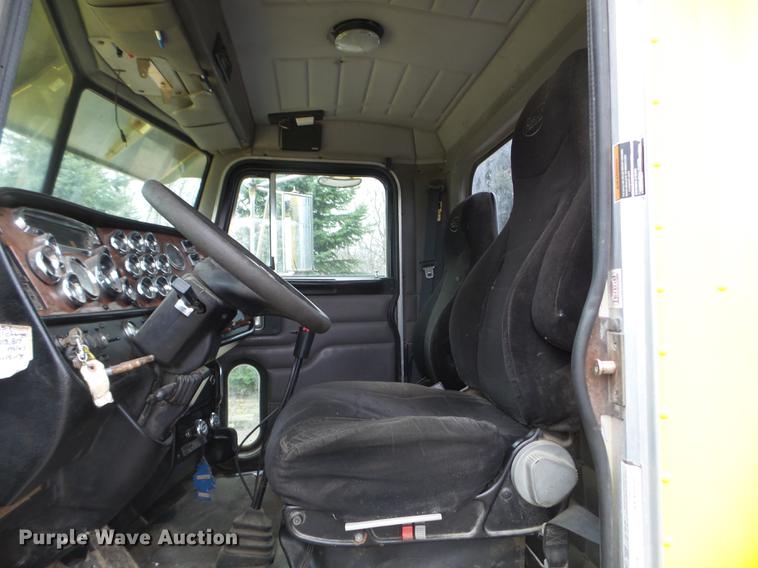 image for item DC4629 2005 Peterbilt 379 semi truck