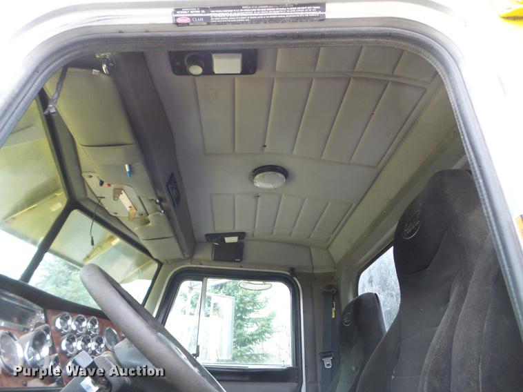 image for item DC4629 2005 Peterbilt 379 semi truck