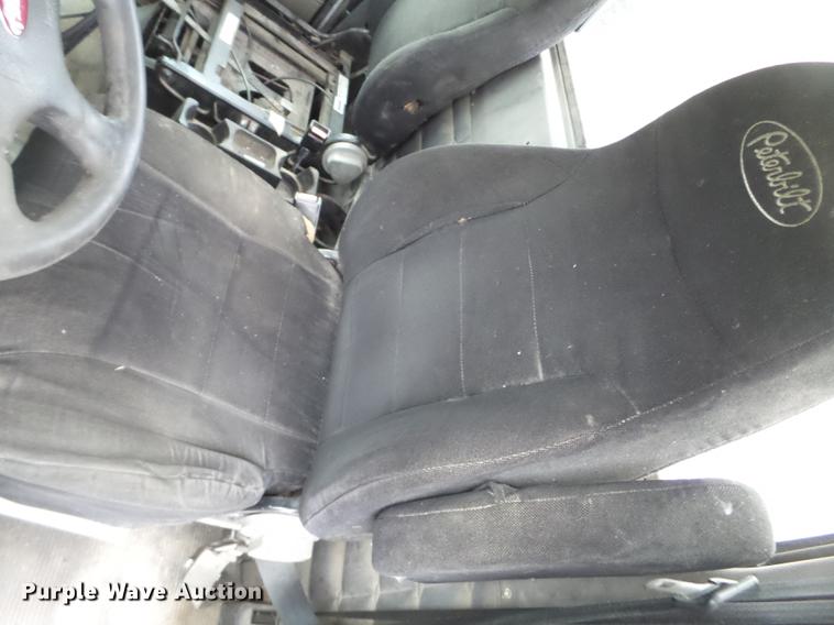 image for item DC4629 2005 Peterbilt 379 semi truck