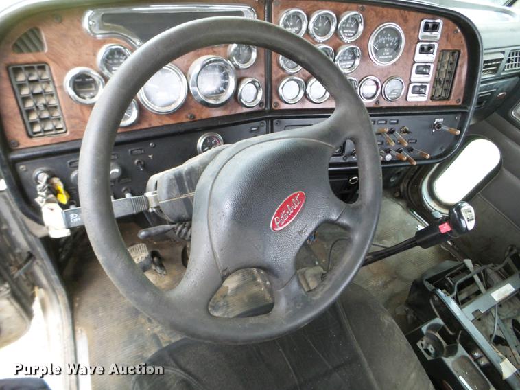 image for item DC4629 2005 Peterbilt 379 semi truck