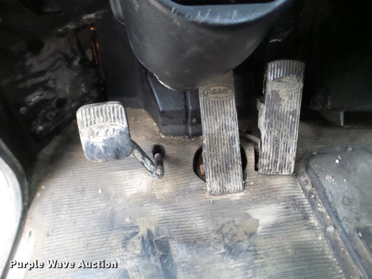 image for item DC4629 2005 Peterbilt 379 semi truck