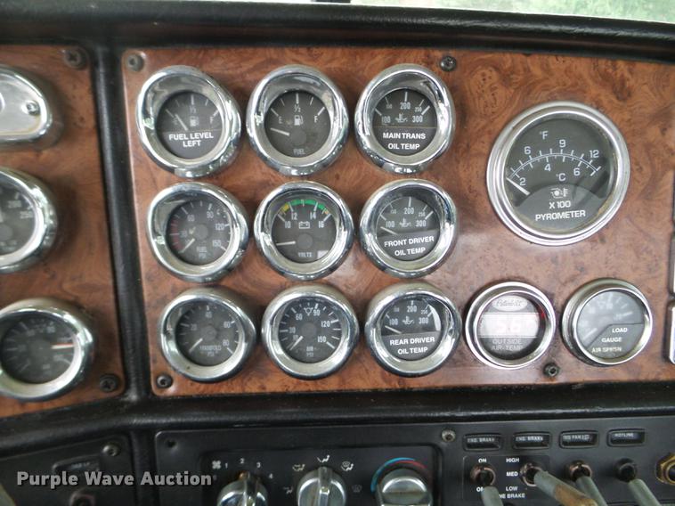 image for item DC4629 2005 Peterbilt 379 semi truck