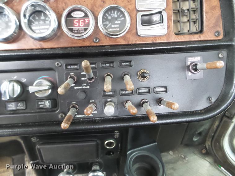 image for item DC4629 2005 Peterbilt 379 semi truck