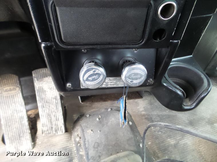 image for item DC4629 2005 Peterbilt 379 semi truck