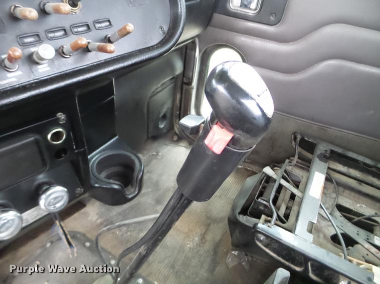 image for item DC4629 2005 Peterbilt 379 semi truck