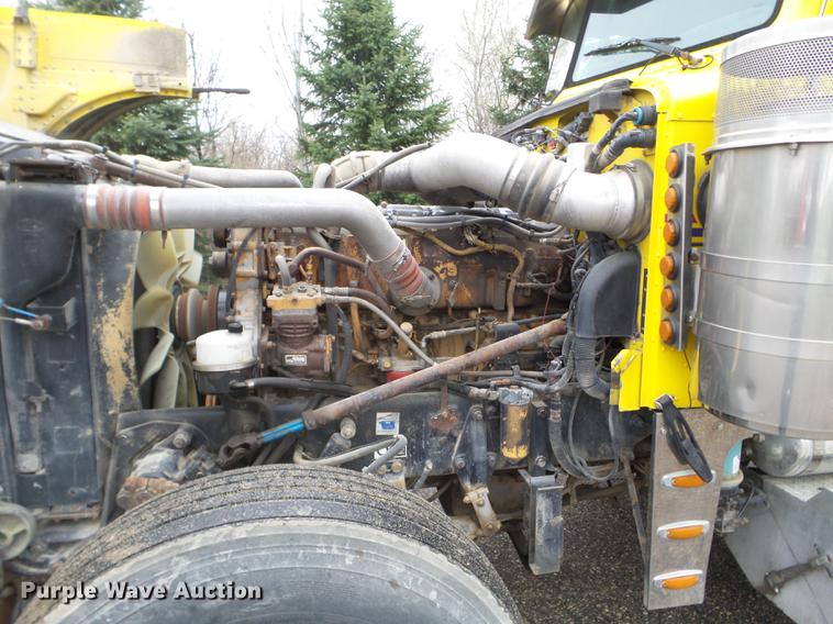image for item DC4629 2005 Peterbilt 379 semi truck
