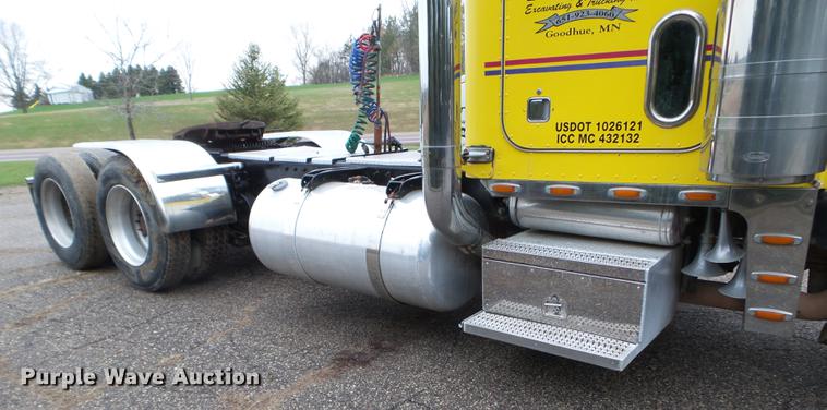 image for item DC4629 2005 Peterbilt 379 semi truck