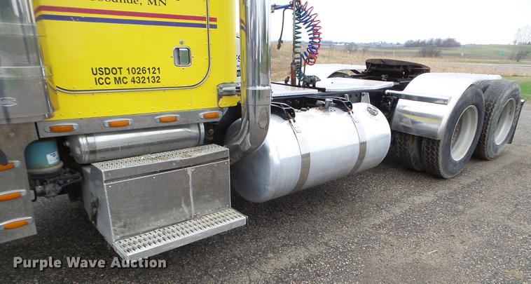 image for item DC4629 2005 Peterbilt 379 semi truck