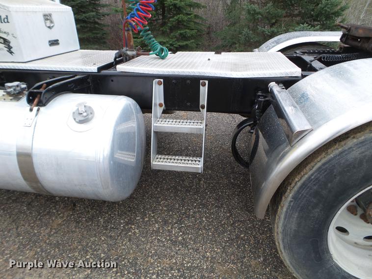 image for item DC4629 2005 Peterbilt 379 semi truck