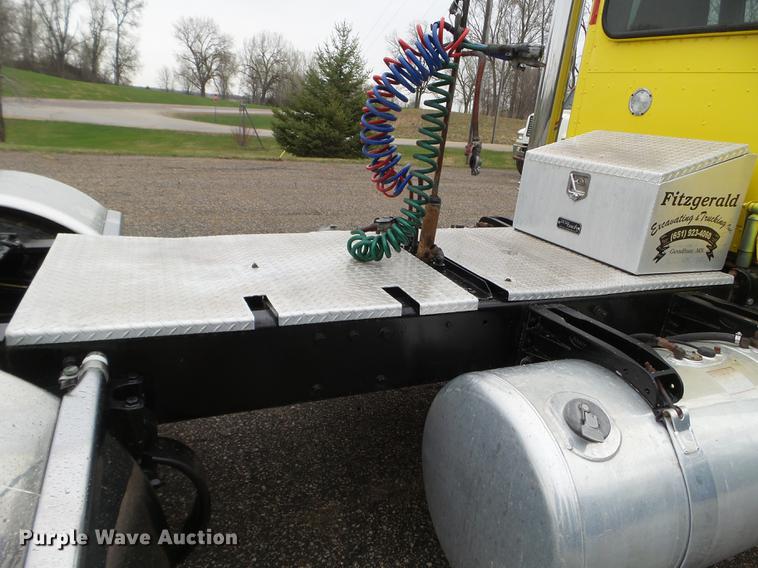 image for item DC4629 2005 Peterbilt 379 semi truck