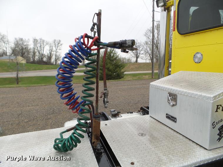 image for item DC4629 2005 Peterbilt 379 semi truck