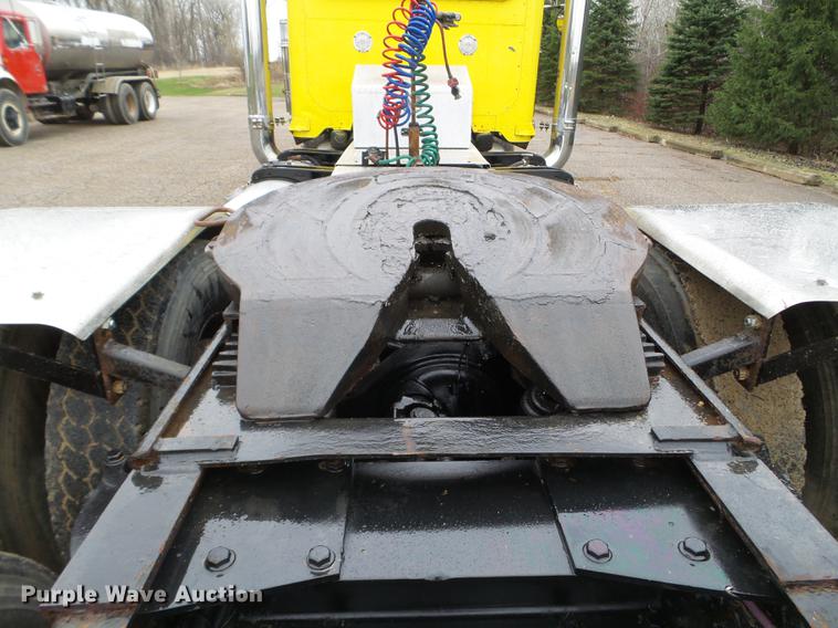 image for item DC4629 2005 Peterbilt 379 semi truck