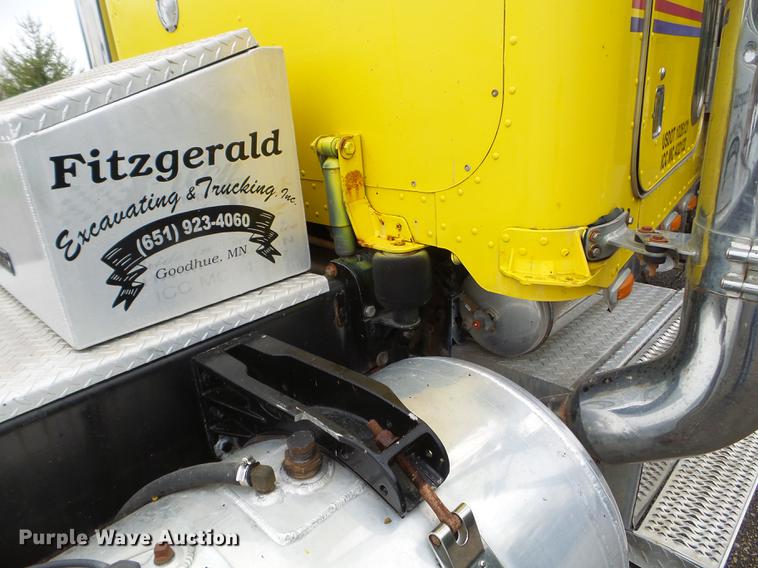 image for item DC4629 2005 Peterbilt 379 semi truck