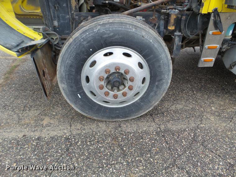 image for item DC4629 2005 Peterbilt 379 semi truck