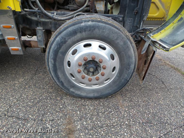 image for item DC4629 2005 Peterbilt 379 semi truck