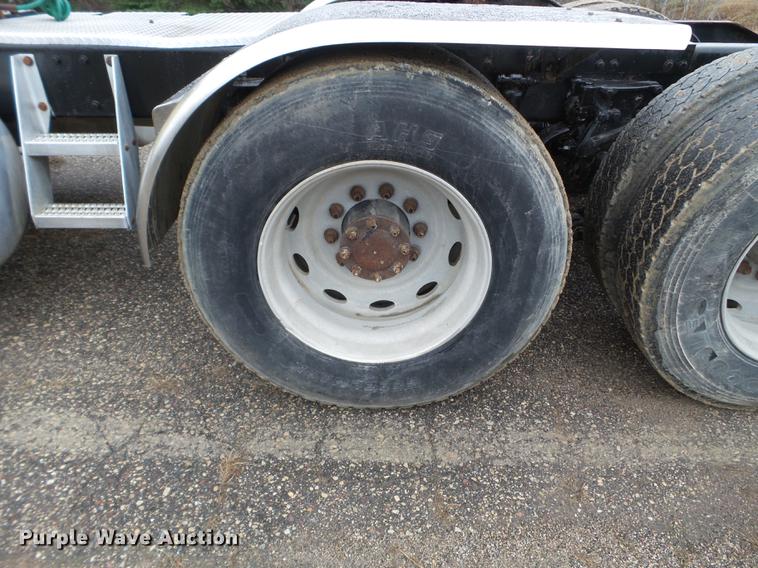 image for item DC4629 2005 Peterbilt 379 semi truck