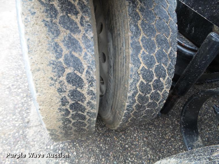 image for item DC4629 2005 Peterbilt 379 semi truck