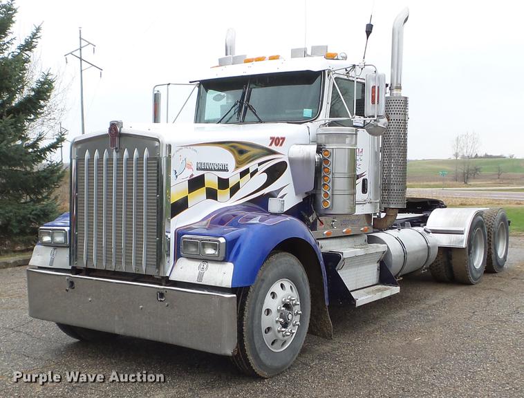 image for item DC4630 2003 Kenworth W900 semi truck