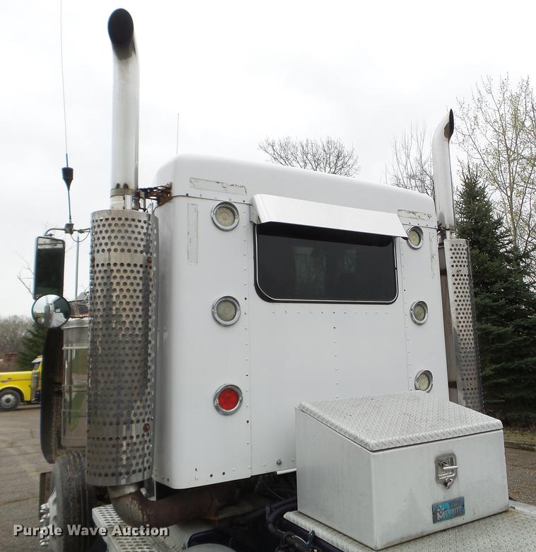 image for item DC4630 2003 Kenworth W900 semi truck